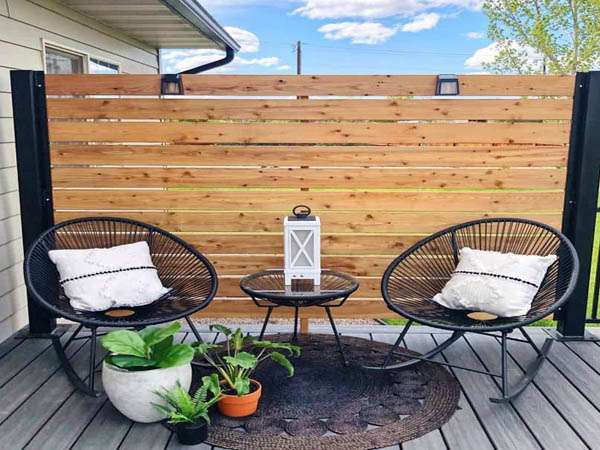 Cedar-slat-fence-deckchairs_600x450_web